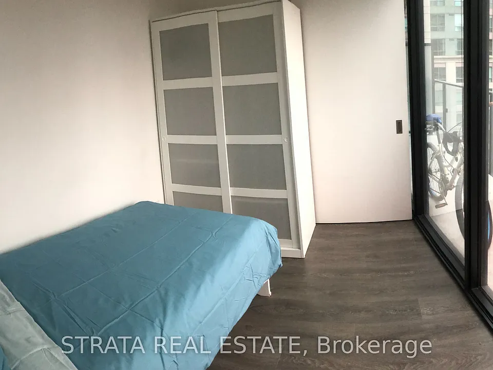 215 Queen St W #605C