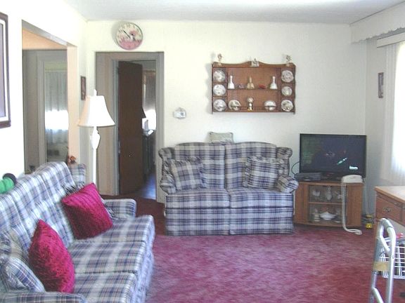 3rd image of 8 Highview Dr