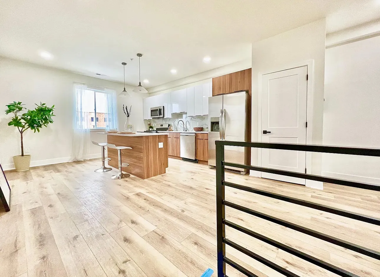 2510 E Tioga St — Photo 3