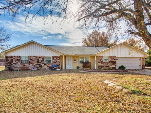 8805 Perry Ave, Enid, OK 73703