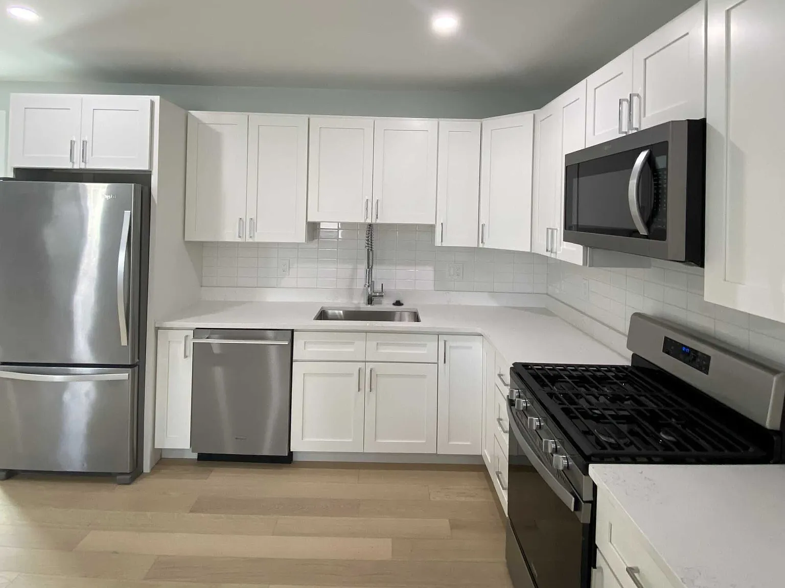 2 bed, 1.5 bath, $3,000 — Photo 2