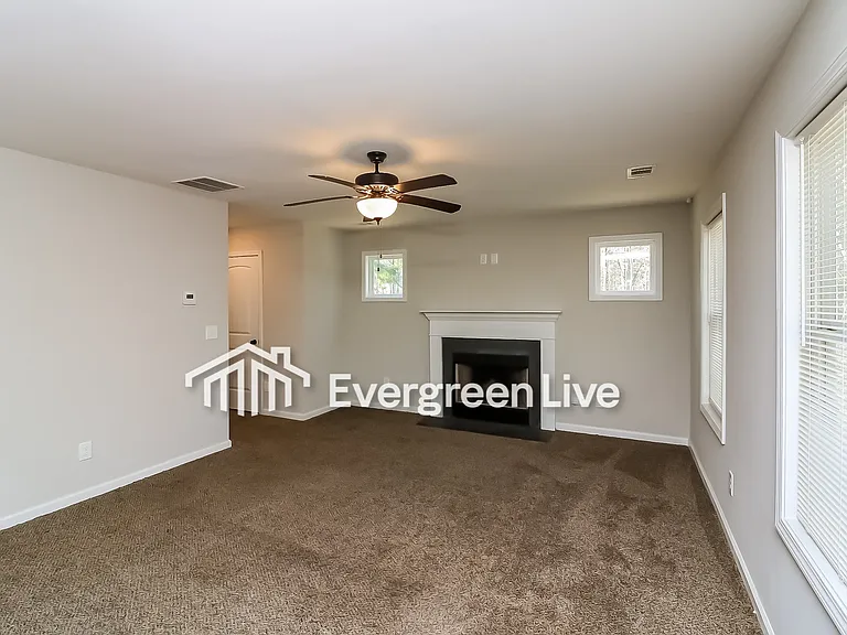 215 Cynthia Ct — Photo 11