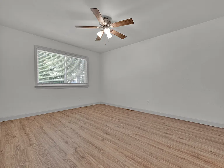 449 Madrina Ct — Photo 15