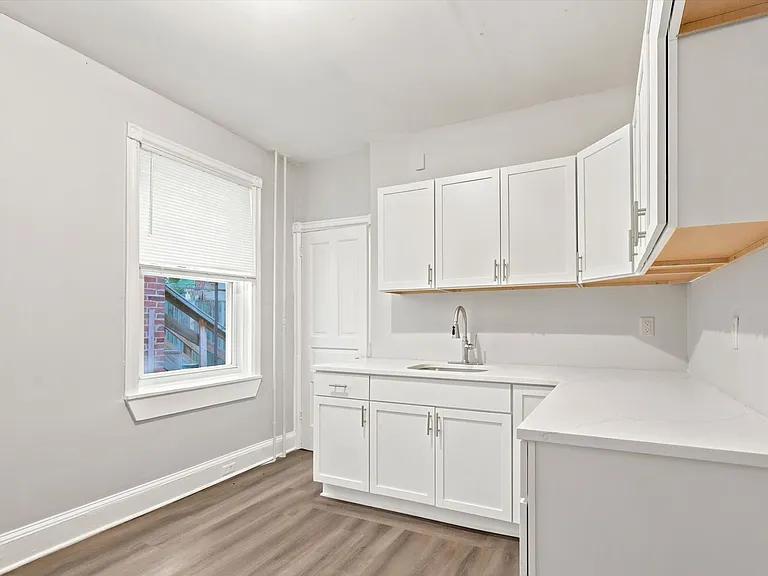 502 N Clayton St — Photo 6