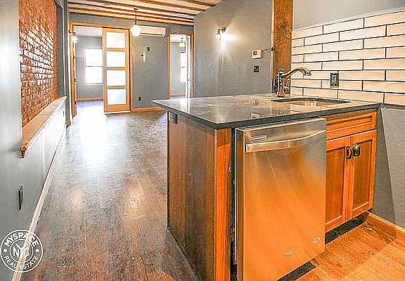 4th image of 168 Montrose Ave #2R