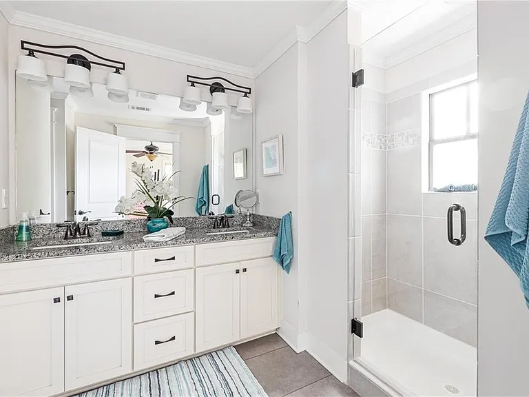 1333 Oakview Rd — Photo 15