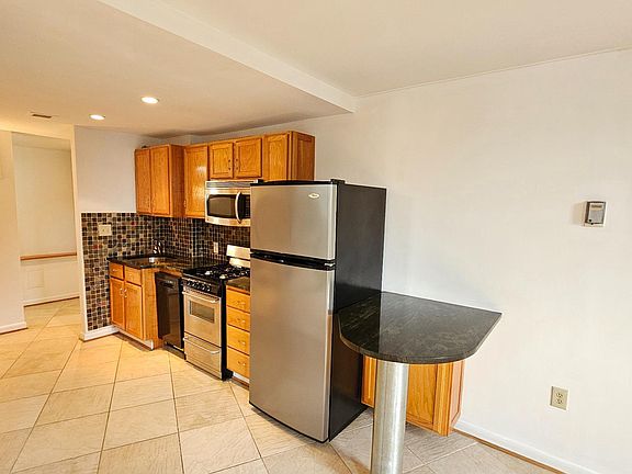5th image of 801 N Pitt St APT 212