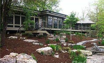 3rd image of 3 Lakeside Green Dr