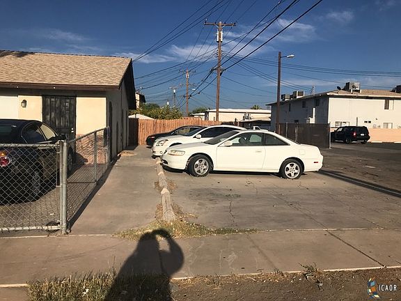 3rd image of 895 El Centro Ave