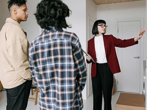 couple-talking-with-real-estate-agent-8962574