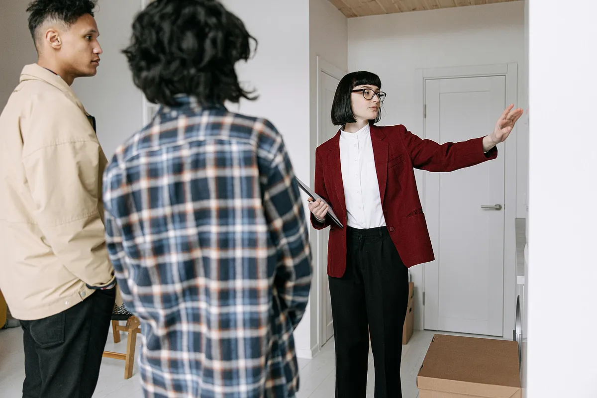 couple-talking-with-real-estate-agent-8962574 - 25 Fairmount