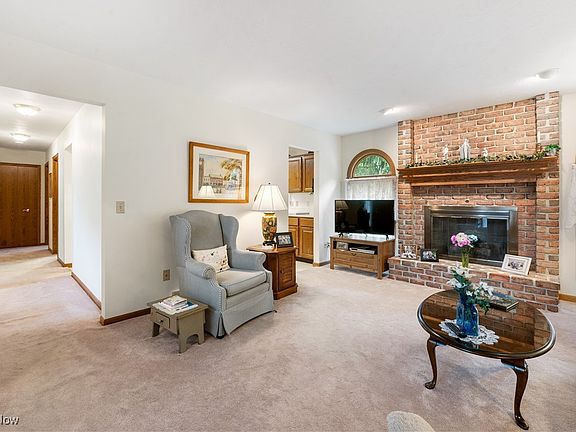 4th image of 206 Blackstone Cir