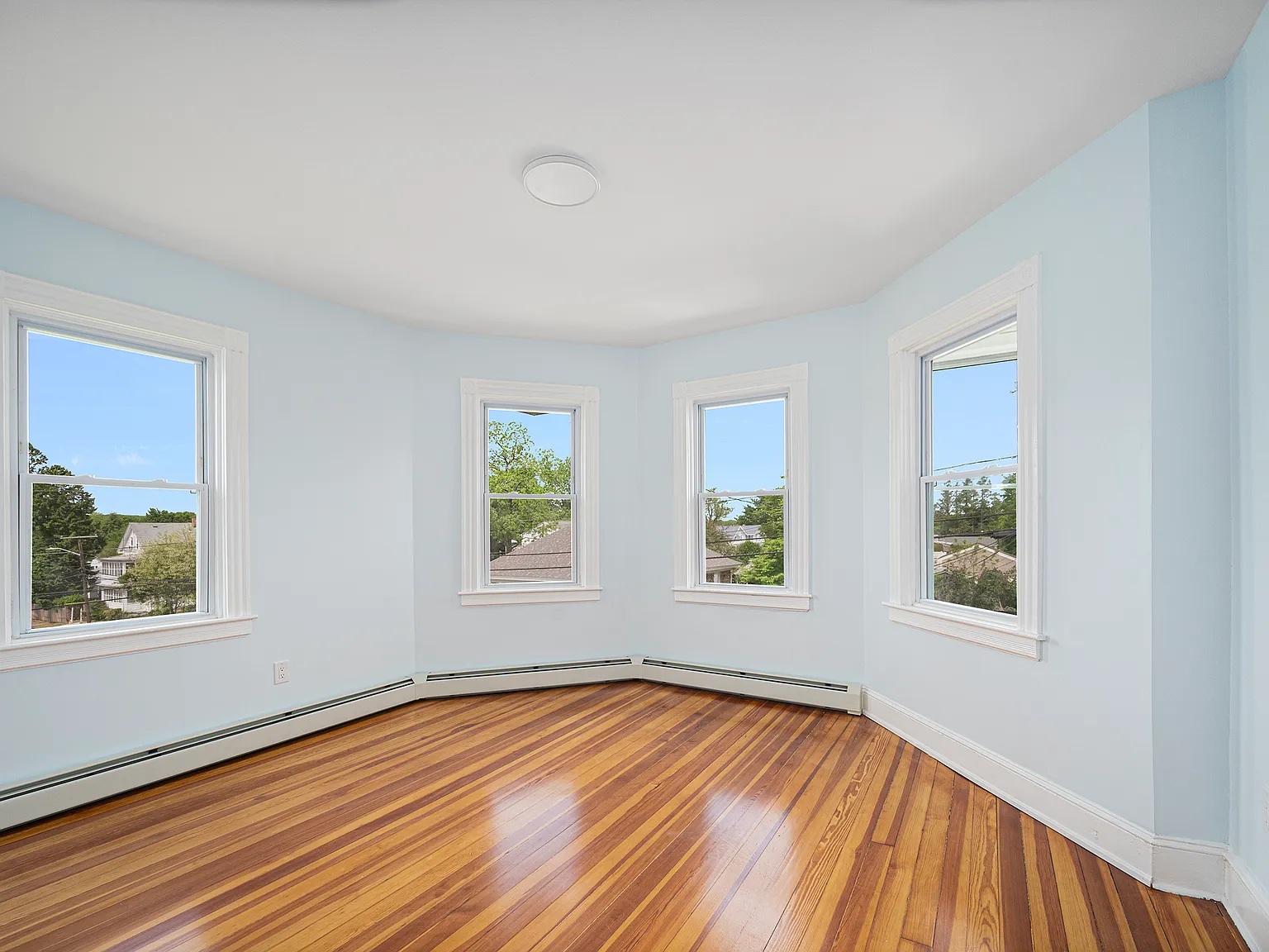 2 bed, 901 sqft, $2,000 — Photo 2