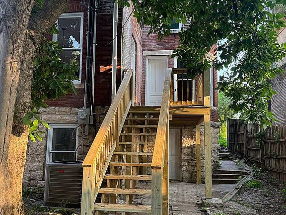 5th image of 809 Bird St