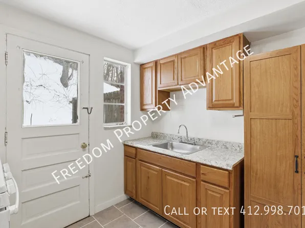 3396 Columbia Dr, Pittsburgh, PA 15234