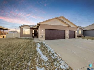 6733 E 44th St, Sioux Falls, SD 57110
