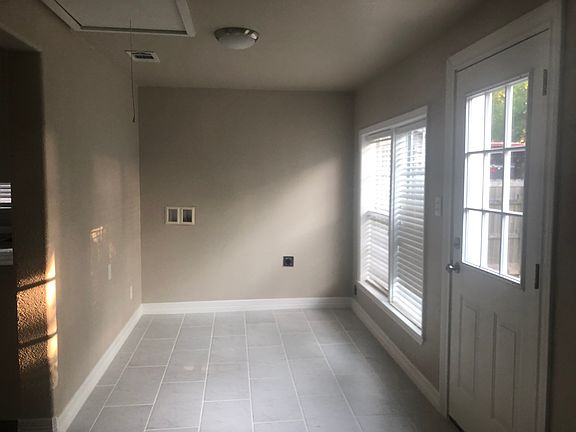 3rd image of 821 Montgomery St