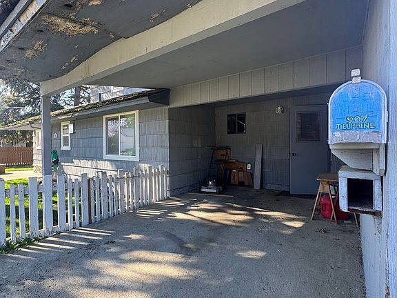 3rd image of 907 N Delphine St