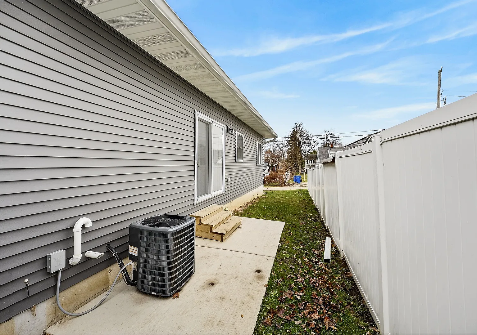 3 bed, 1700 sqft, $1,900 — Photo 3
