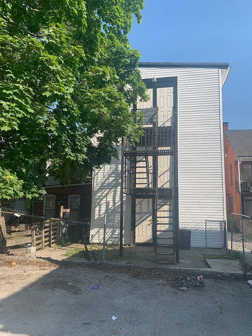 Downtown York 2 Bedroom! — Photo 2
