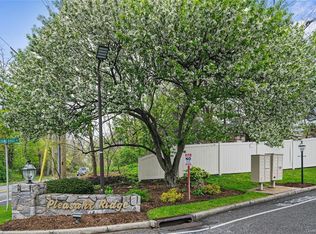 38 Pleasant Ridge Rd, Valhalla, NY 10595