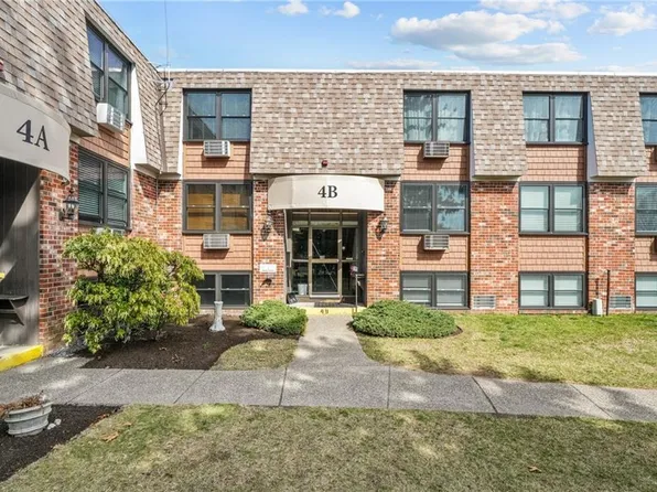 510 Child St APT 410B, Warren, RI 02885