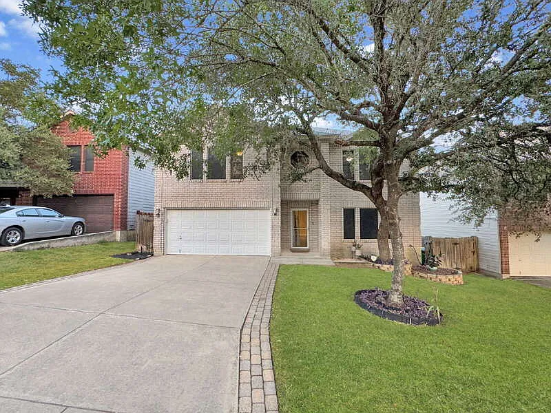 4 bed, 2.5 bath, 2856 sqft, $2,395 — Photo 2