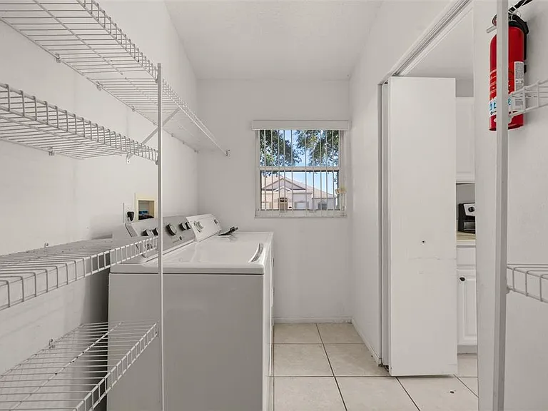 551 Castlemain Cir — Photo 26
