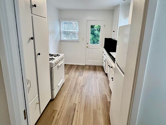 5th image of 1424 E 2nd St #3