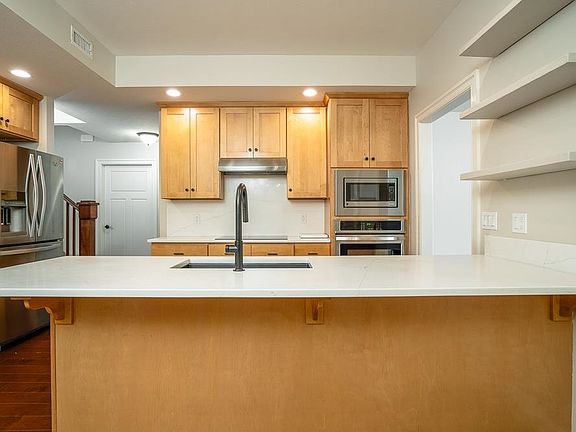 5th image of 2555 Greenport Dr