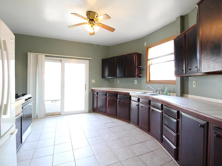 2829 Rutland Ave — Photo 9