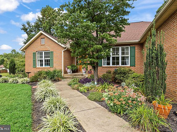 4th image of 1 Frantz Ct