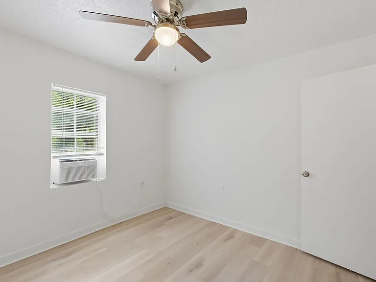 1824 Grayson St — Photo 4