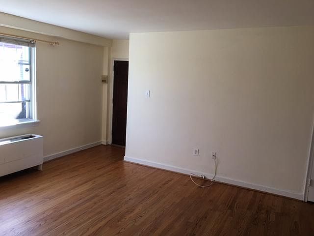 2nd image of 10 Auburn Ct APT D