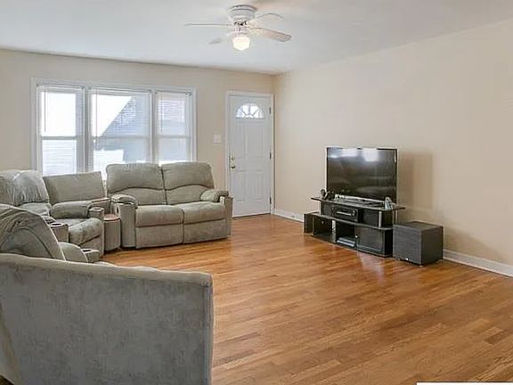 2nd image of 609 Jordan Ln NW