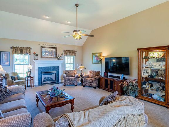 5th image of 180 Inglenook Dr