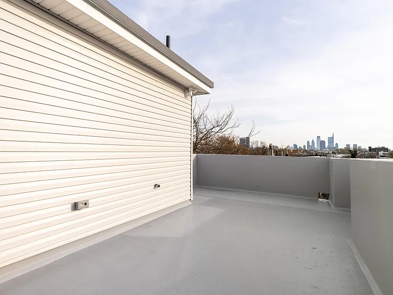 1544 W York St — Photo 26