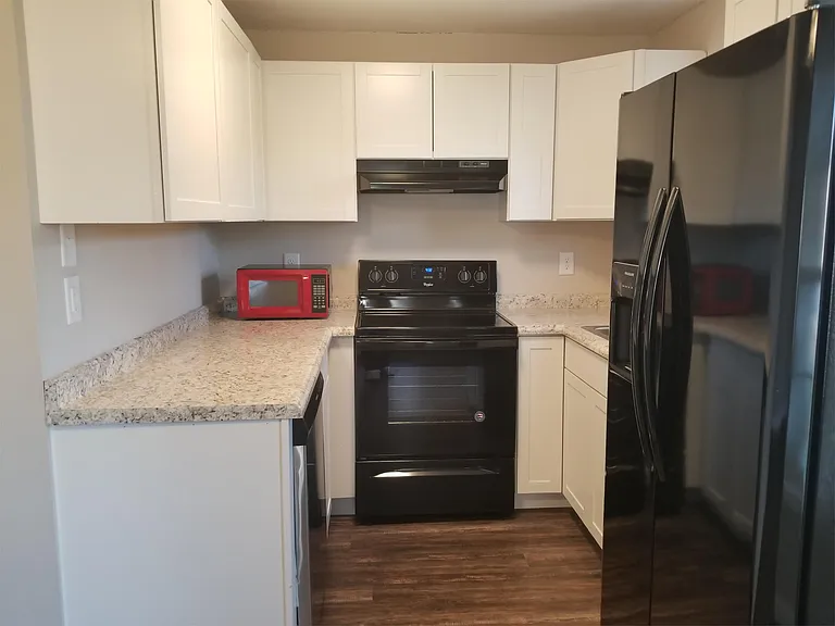 250 N Jackson St #B — Photo 12