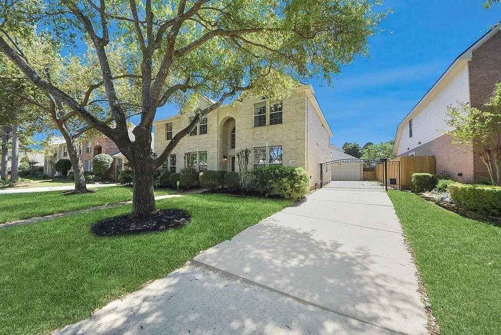 4 bed, 3.5 bath, 3581 sqft, $4,200 — Photo 2