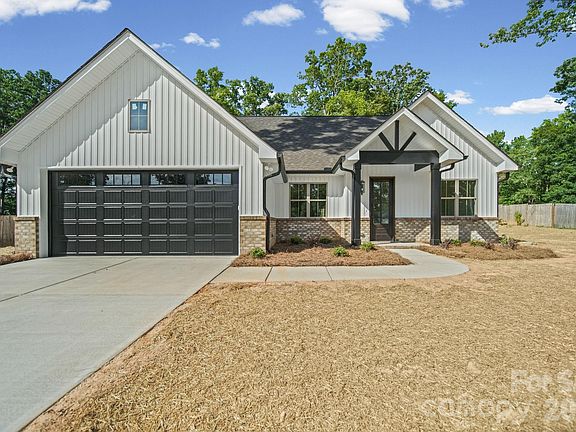2nd image of 851 Sorrel Ln