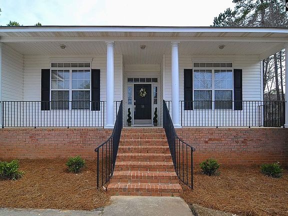3rd image of 18 Aerie Ct