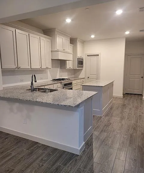 2736 Shelby Dr — Photo 4