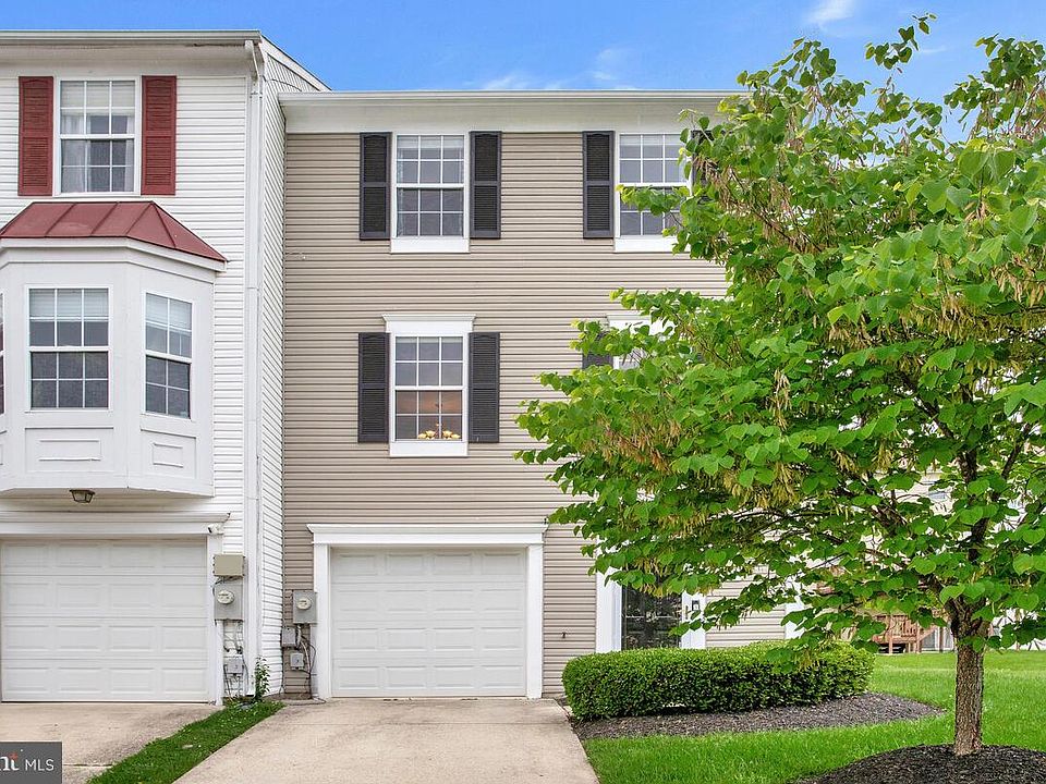1st image of 114 Pinecove Ct #116