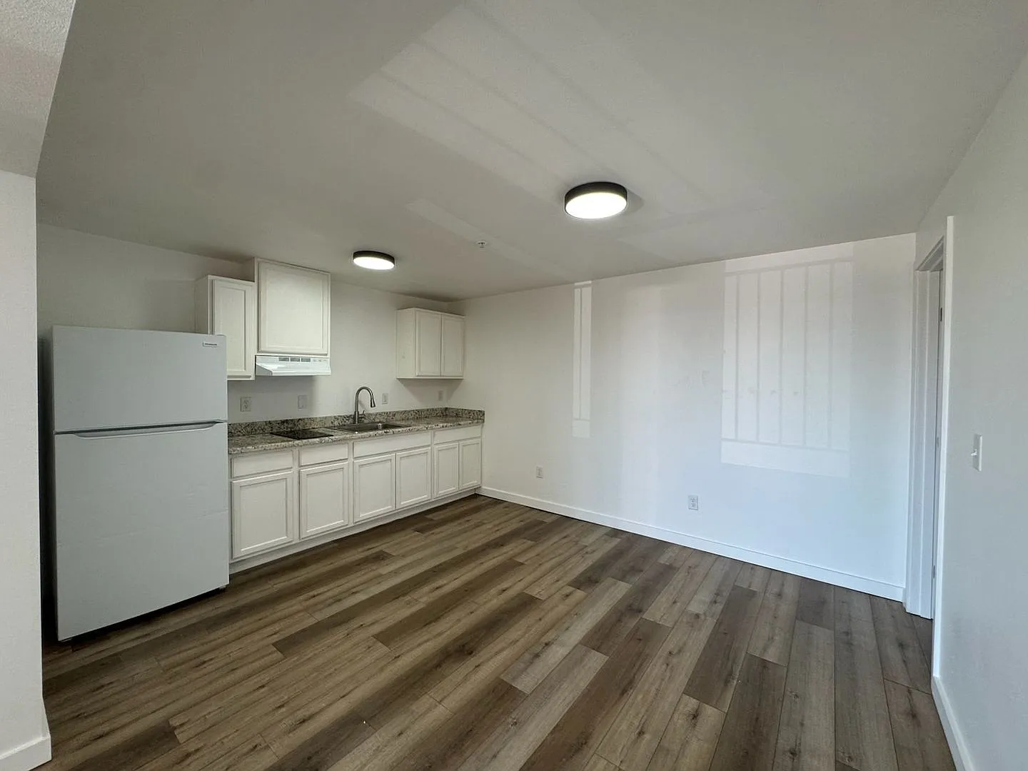 Nice 2 bed/1 bath apartment- all utilities included — Photo 1