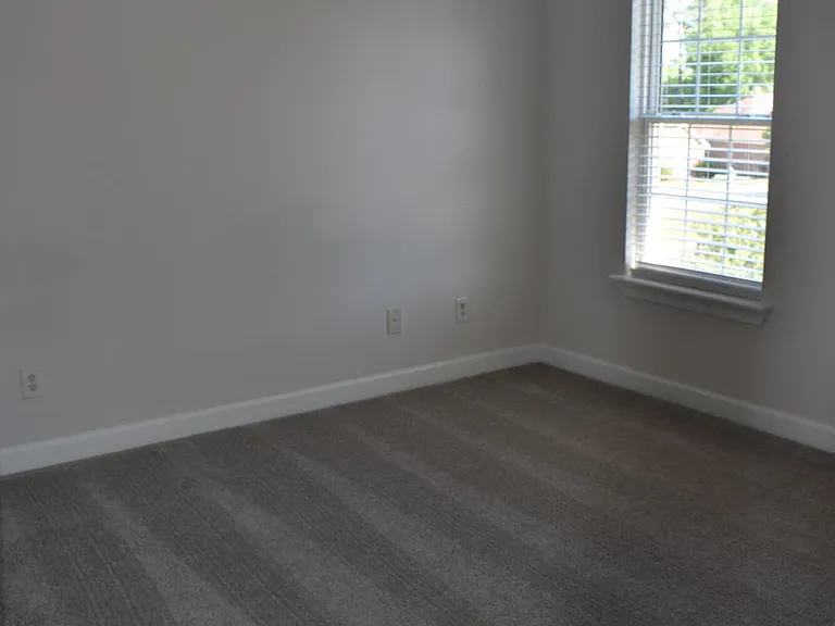 201 Bainbridge Dr — Photo 13