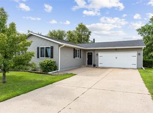 721 Fernwood Dr NE, Cedar Rapids, IA 52402