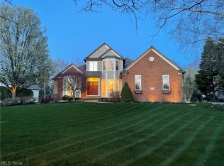 7221 Green Valley Dr, Mentor, OH 44060