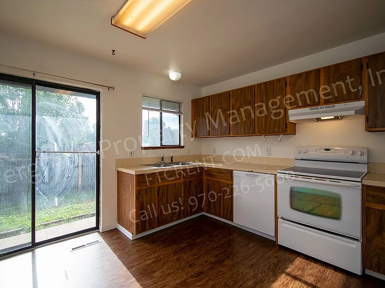 704 Ponderosa Dr — Photo 4