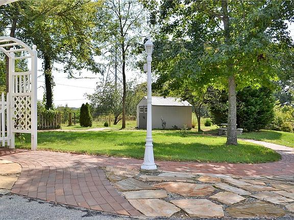 3rd image of 501 Barton Ct