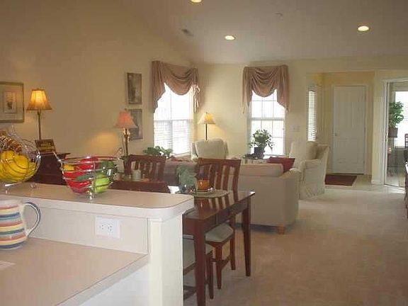 3rd image of 49 Greenhedge Cir